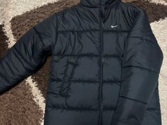 De vanzare geaca Nike pentru femei