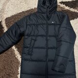 De vanzare geaca Nike pentru femei